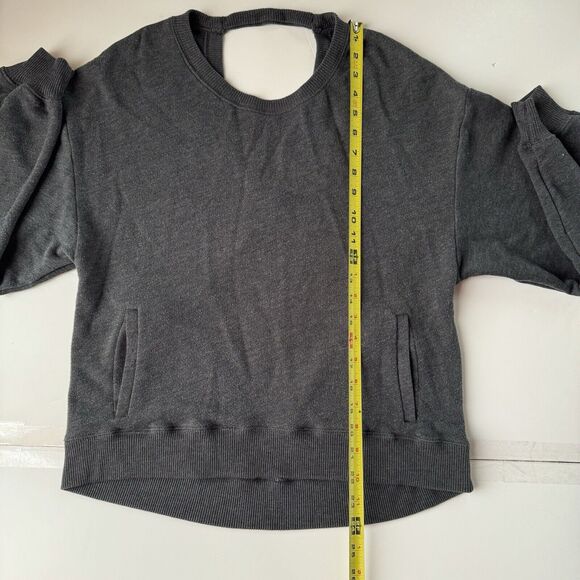 Hollister Women’s Long Sleeve Gray Crewneck Sweater Open Back Pullover Size XS - Picture 4 of 14